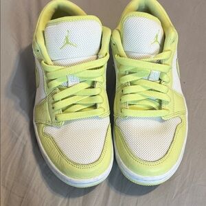 Jordan nike Sneakers in Lime and White